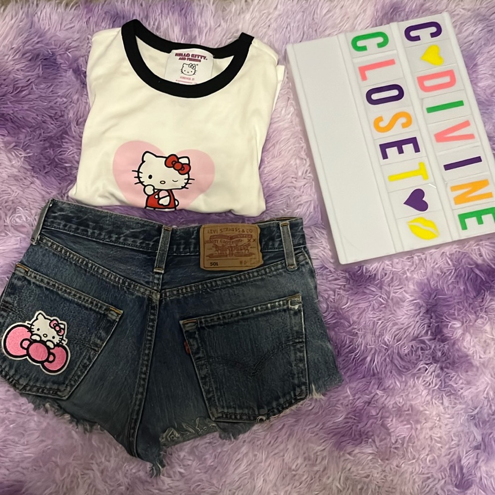 Hello Kitty T-shirt! Brand New! F21 size Small!